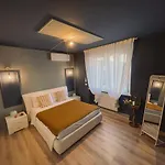 Vakantiehuis Wellhome Premium With Private Terrace & Garden