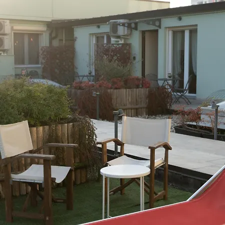 Vakantiehuis Wellhome Premium With Private Terrace & Garden