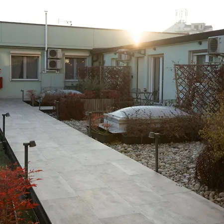 Vakantiehuis Wellhome Premium With Private Terrace & Garden